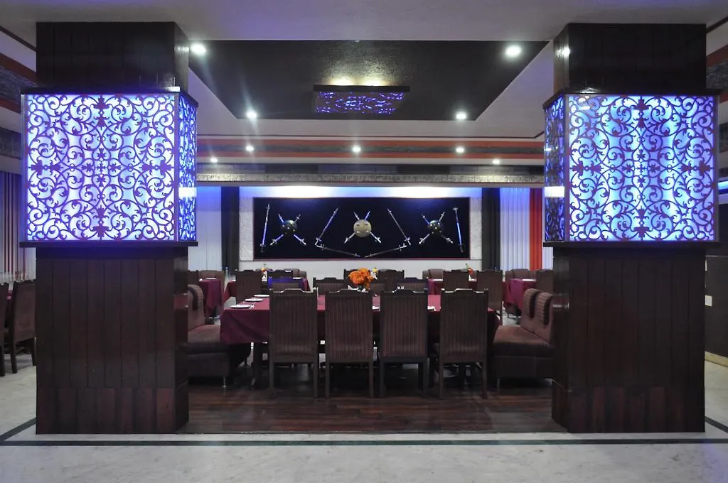 Hotel Plaza Inn Варанаси