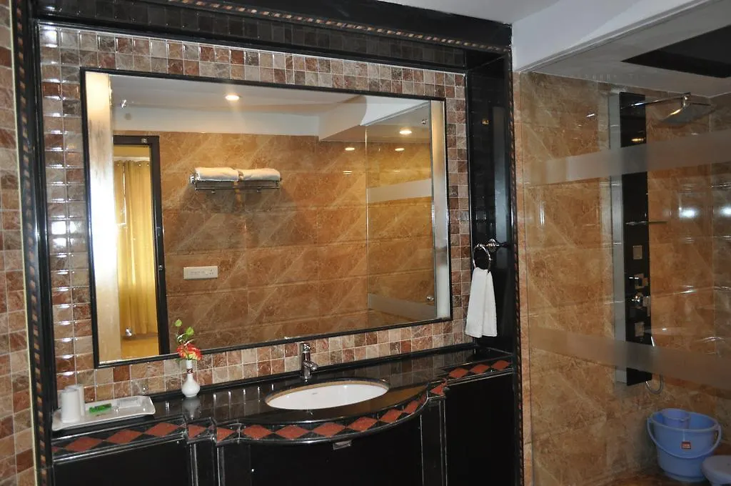 Hotel Plaza Inn Варанаси 3*,