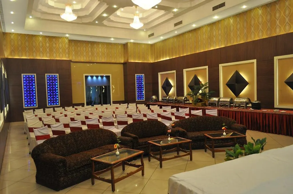 Hotel Plaza Inn Варанаси